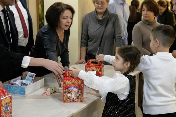 Посольство РФ в РЮО организовало праздничное мероприятие для детей в Цхинвале Посольство РФ в РЮО организовало праздничное мероприятие для детей в Цхинвале - Sputnik Южная Осетия