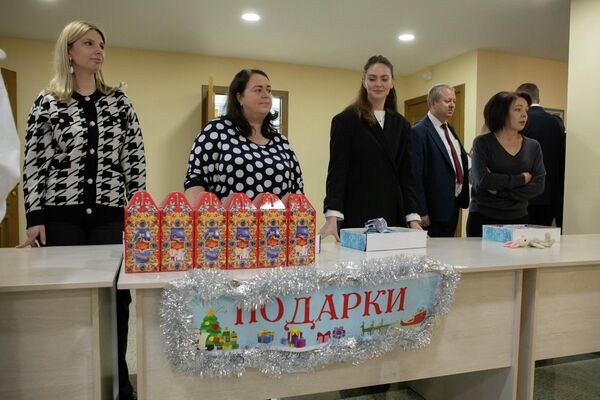 Посольство РФ в РЮО организовало праздничное мероприятие для детей в Цхинвале Посольство РФ в РЮО организовало праздничное мероприятие для детей в Цхинвале - Sputnik Южная Осетия