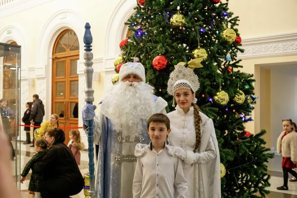 Посольство РФ в РЮО организовало праздничное мероприятие для детей в Цхинвале Посольство РФ в РЮО организовало праздничное мероприятие для детей в Цхинвале - Sputnik Южная Осетия