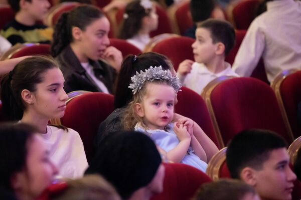 Посольство РФ в РЮО организовало праздничное мероприятие для детей в Цхинвале Посольство РФ в РЮО организовало праздничное мероприятие для детей в Цхинвале - Sputnik Южная Осетия