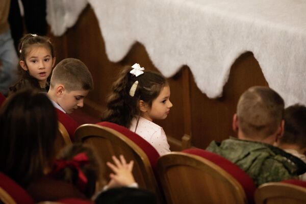 Посольство РФ в РЮО организовало праздничное мероприятие для детей в Цхинвале Посольство РФ в РЮО организовало праздничное мероприятие для детей в Цхинвале - Sputnik Южная Осетия