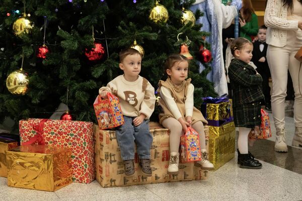 Посольство РФ в РЮО организовало праздничное мероприятие для детей в Цхинвале Посольство РФ в РЮО организовало праздничное мероприятие для детей в Цхинвале - Sputnik Южная Осетия