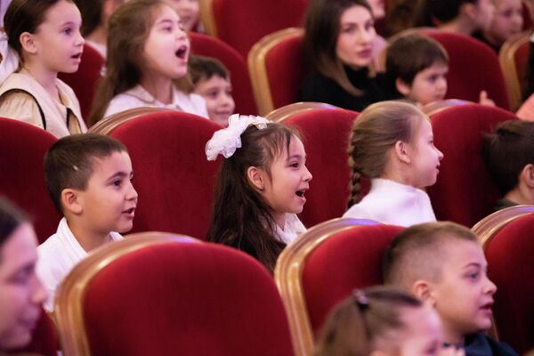 Посольство РФ в РЮО организовало праздничное мероприятие для детей в Цхинвале Посольство РФ в РЮО организовало праздничное мероприятие для детей в Цхинвале - Sputnik Южная Осетия