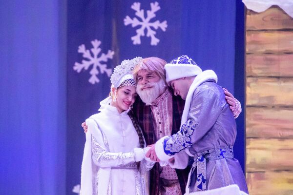 Посольство РФ в РЮО организовало праздничное мероприятие для детей в Цхинвале Посольство РФ в РЮО организовало праздничное мероприятие для детей в Цхинвале - Sputnik Южная Осетия