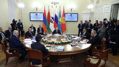 Президент РФ Владимир Путин на заседании Высшего Евразийского экономического совета в Санкт-Петербурге