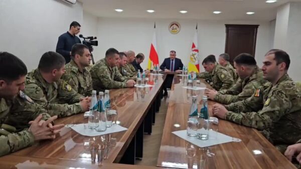 Президент Алан Гаглоев вручил госнаграды сотрудникам Государственной службы охраны Южной Осетии - Sputnik Южная Осетия