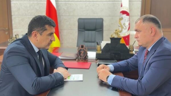 Встреча Алан Гаглоева с Сосланом Бекоевым - Sputnik Южная Осетия