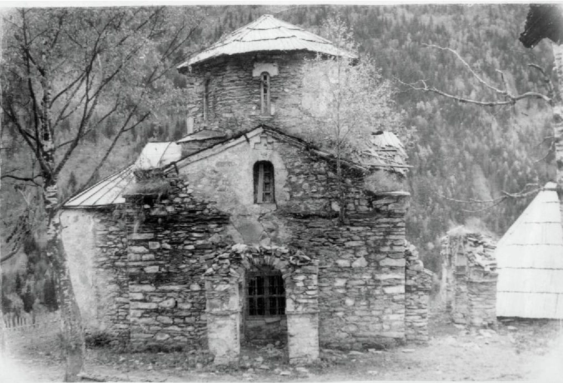 Восстановление храма Святого Георгия в Тлийском ущелье Южной Осетии - Sputnik Южная Осетия, 1920, 23.12.2025