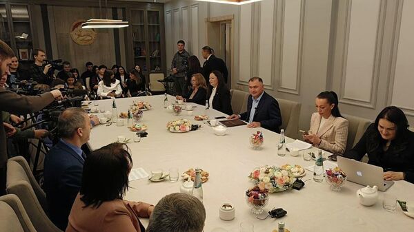 Встреча Алана Гаглоева с представителями СМИ - Sputnik Южная Осетия