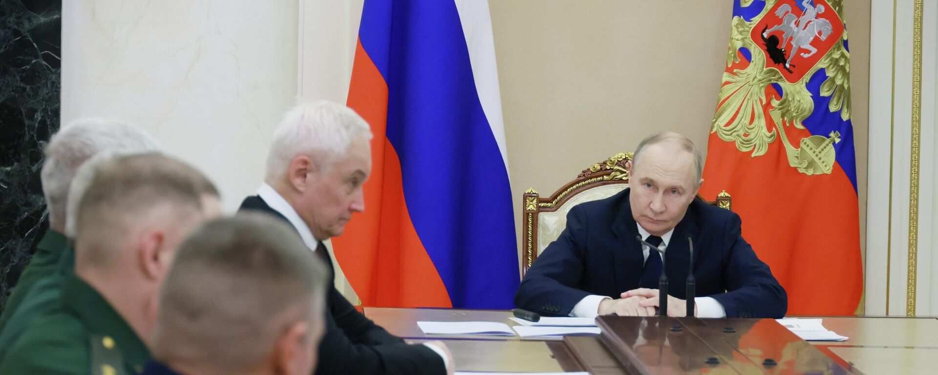 Президент России Владимир Путин провел совещание по ситуации в зоне СВО - Sputnik Южная Осетия, 1920, 29.12.2025