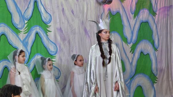 Новогоднее представление для детей в Цхинвале - Sputnik Южная Осетия