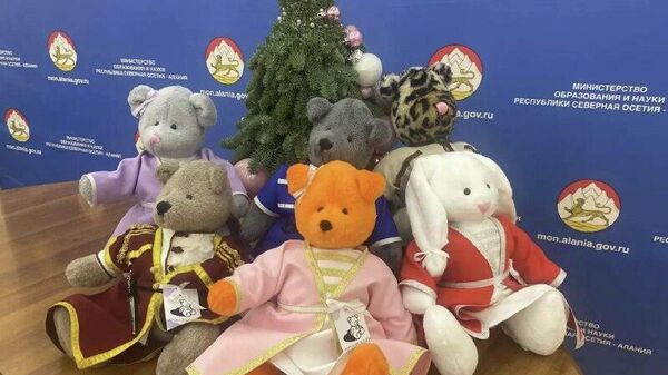 Почти 200 говорящих на осетинском языке игрушек передали в первые 30 детских садов Северной Осетии - Sputnik Южная Осетия