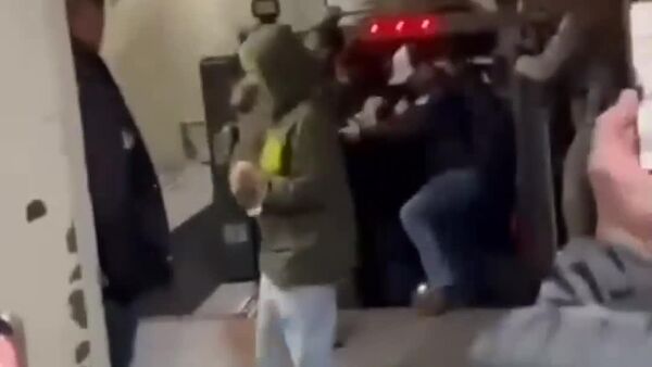 Появились кадры с Мадуро, находящимся под стражей в Нью-Йорке - Sputnik Южная Осетия