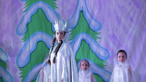 Новогоднее представление для детей в Цхинвале - Sputnik Южная Осетия