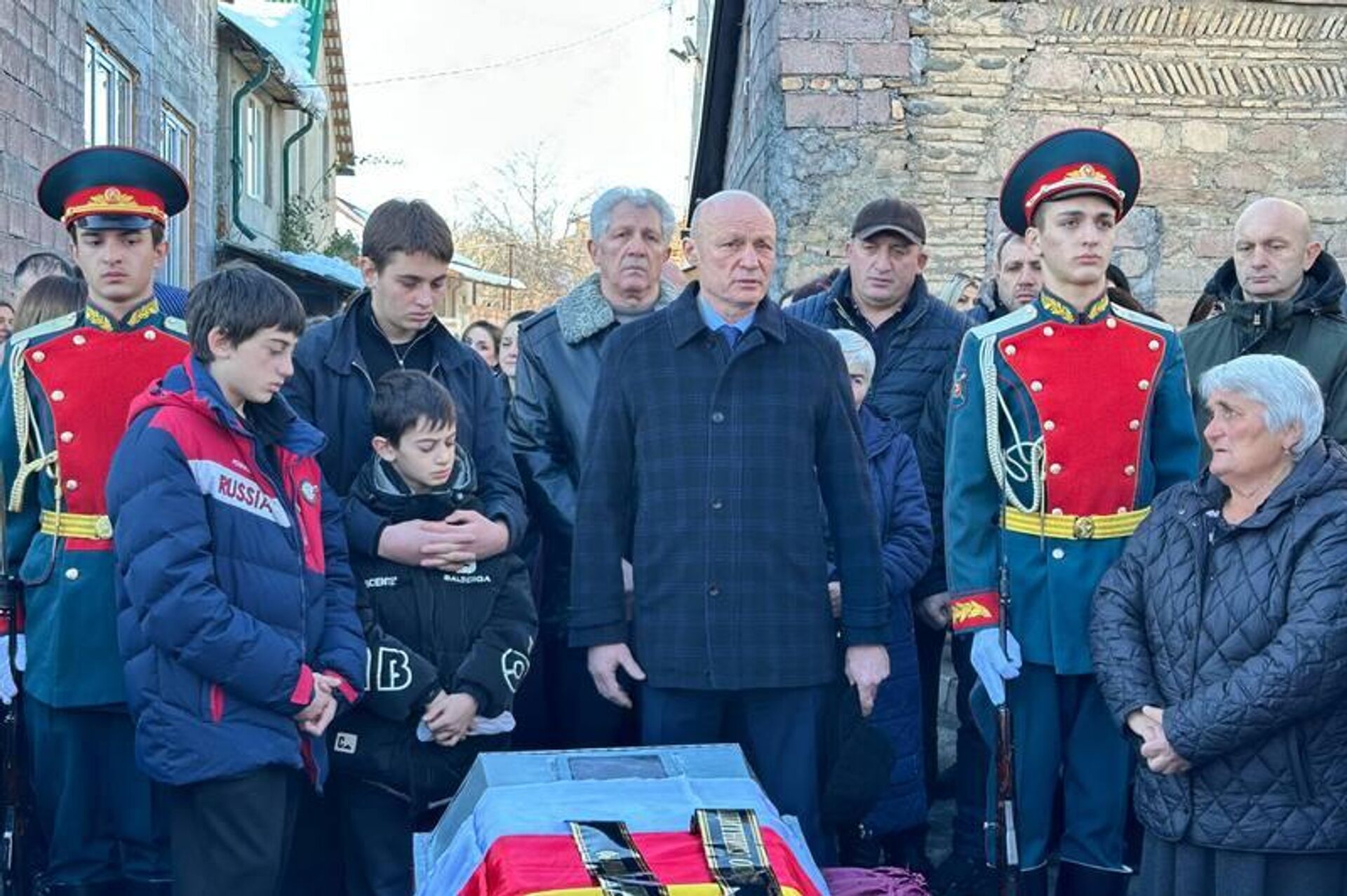 В Цхинвале простились с Батрбегом Остаевым, погибшим в ходе специальной военной операции - Sputnik Южная Осетия, 1920, 07.01.2026
