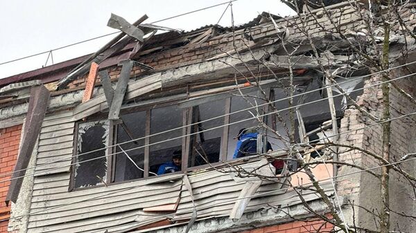 Пострадавший от обломков беспилотника дом в Беслане - Sputnik Южная Осетия