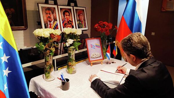 Посол РЮО в Венесуэле Нарим Козаев оставил запись в Книге соболезнований в связи с событиями в Каракасе - Sputnik Южная Осетия