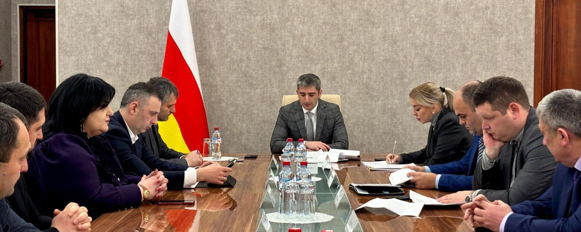 Совещание по вопросам реализации Государственной программы социально-экономического развития Республики Южная Осетия на 2026-2030 годы - Sputnik Южная Осетия, 1920, 22.01.2026