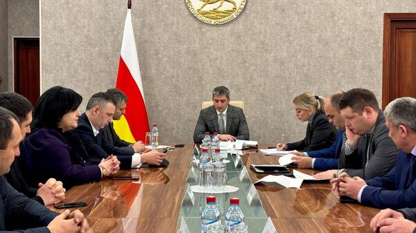 Совещание по вопросам реализации Государственной программы социально-экономического развития Республики Южная Осетия на 2026-2030 годы - Sputnik Южная Осетия