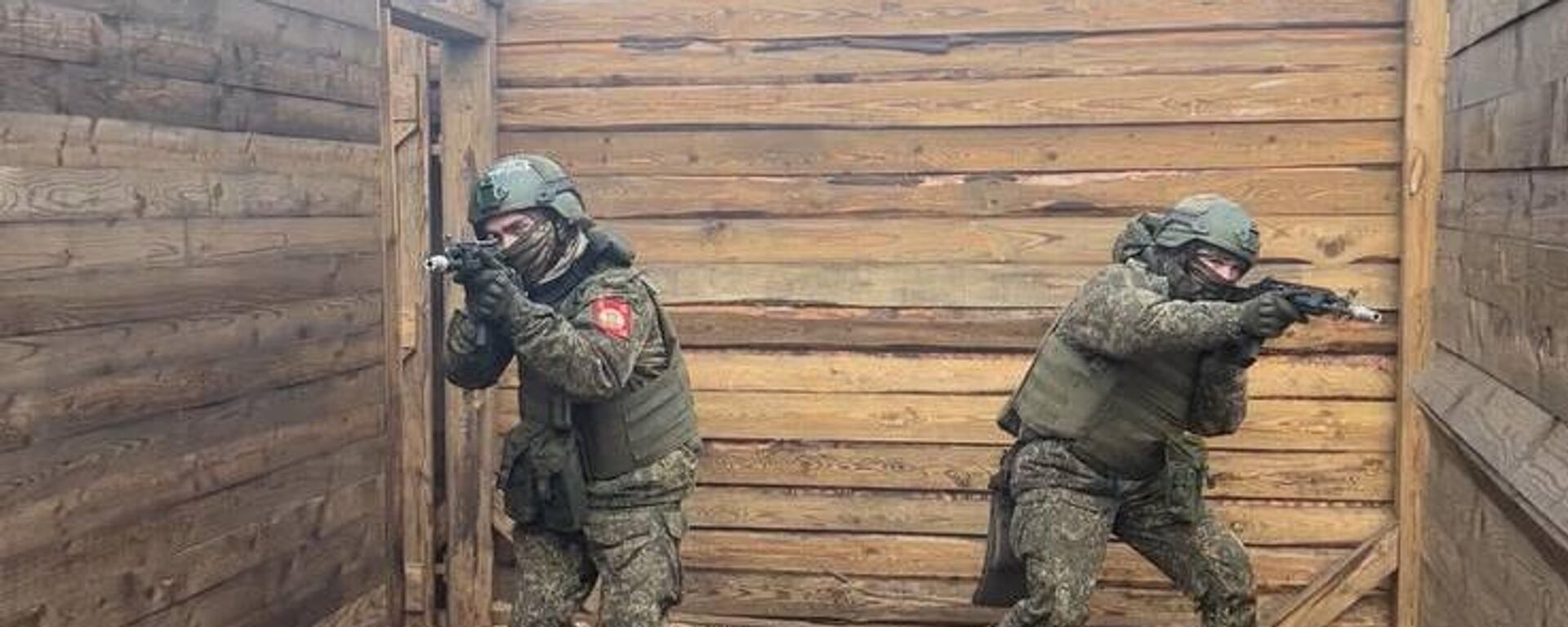 Военнослужащие военной базы ЮВО в Южной Осетии освоили навыки армейской тактической стрельбы - Sputnik Южная Осетия, 1920, 23.01.2026