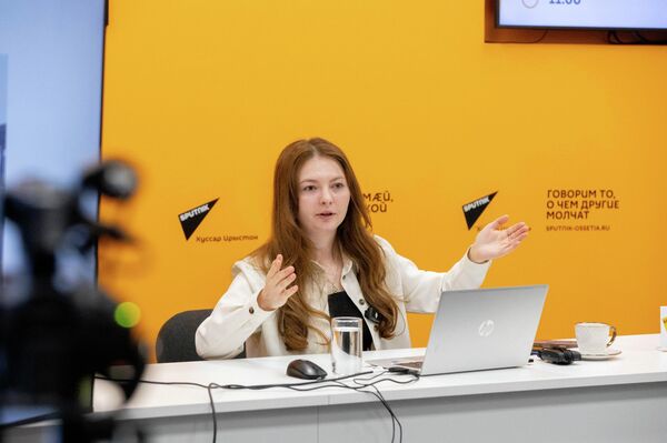 SputnikPro с Аленой Рутчиной. &quot;Съемка, монтаж, нейросети: какие инструменты используют современные медиа?&quot; - Sputnik Южная Осетия