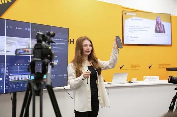 SputnikPro с Аленой Рутчиной. &quot;Съемка, монтаж, нейросети: какие инструменты используют современные медиа?&quot; - Sputnik Южная Осетия