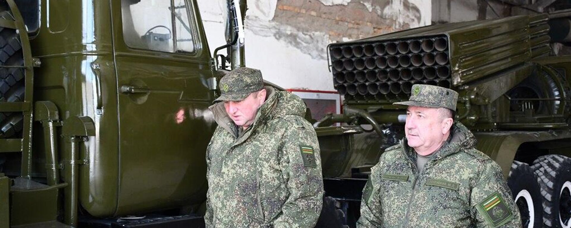 Министр обороны Южной Осетии проверил парк военной техники - Sputnik Южная Осетия, 1920, 28.01.2026