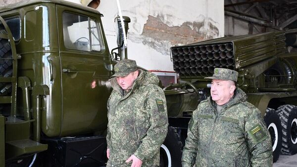 Министр обороны Южной Осетии проверил парк военной техники - Sputnik Южная Осетия