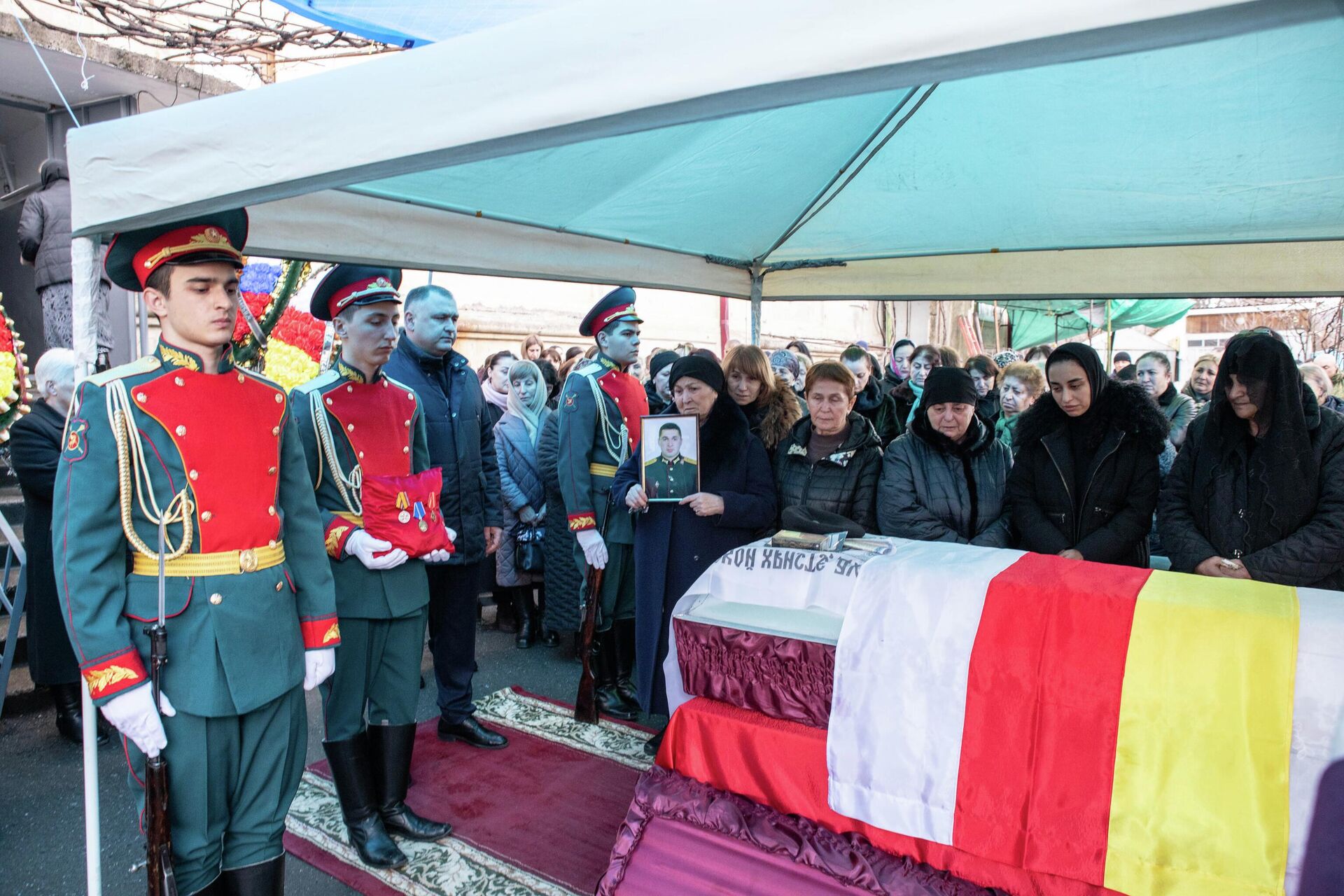 Похороны участника СВО Ацамаза Бураева - Sputnik Хуссар Ирыстон, 1920, 03.02.2026