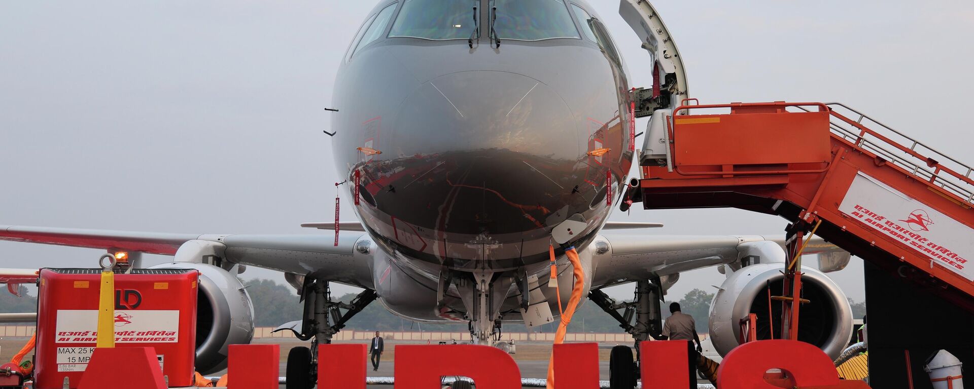 Cамолет SJ-100 (Суперджет) Aurus. Архивное фото  - Sputnik Южная Осетия, 1920, 03.02.2026