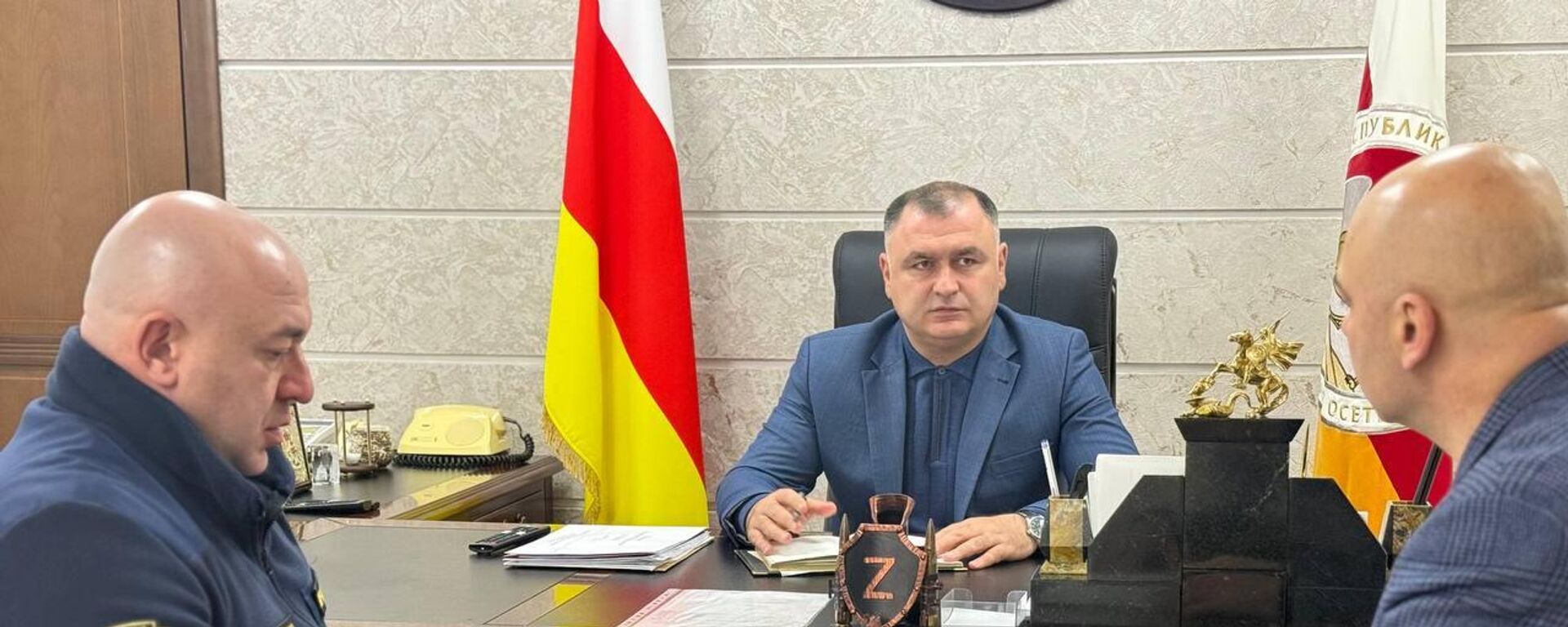 Встреча президента РЮО Алана Гаглоева с и.о. главы МЧС Ибрагимом Гассеевым  - Sputnik Южная Осетия, 1920, 04.02.2026