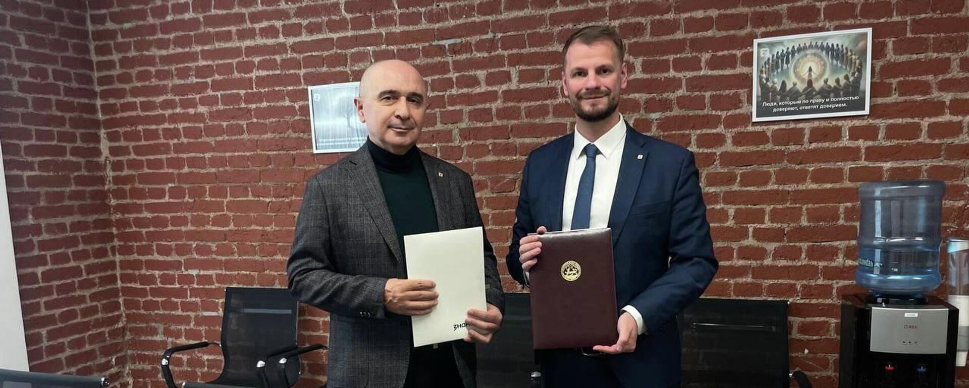 Ректор ЮОГУ Вадим Тедеев и заместитель гендиректора РО Знание Георгий Будный - Sputnik Южная Осетия, 1920, 07.02.2026