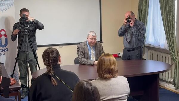 В Русском доме в Цхинвале проходит встреча с профессором ЮФУ, заслуженным деятелем науки РЮО Максимом Васьковым - Sputnik Южная Осетия