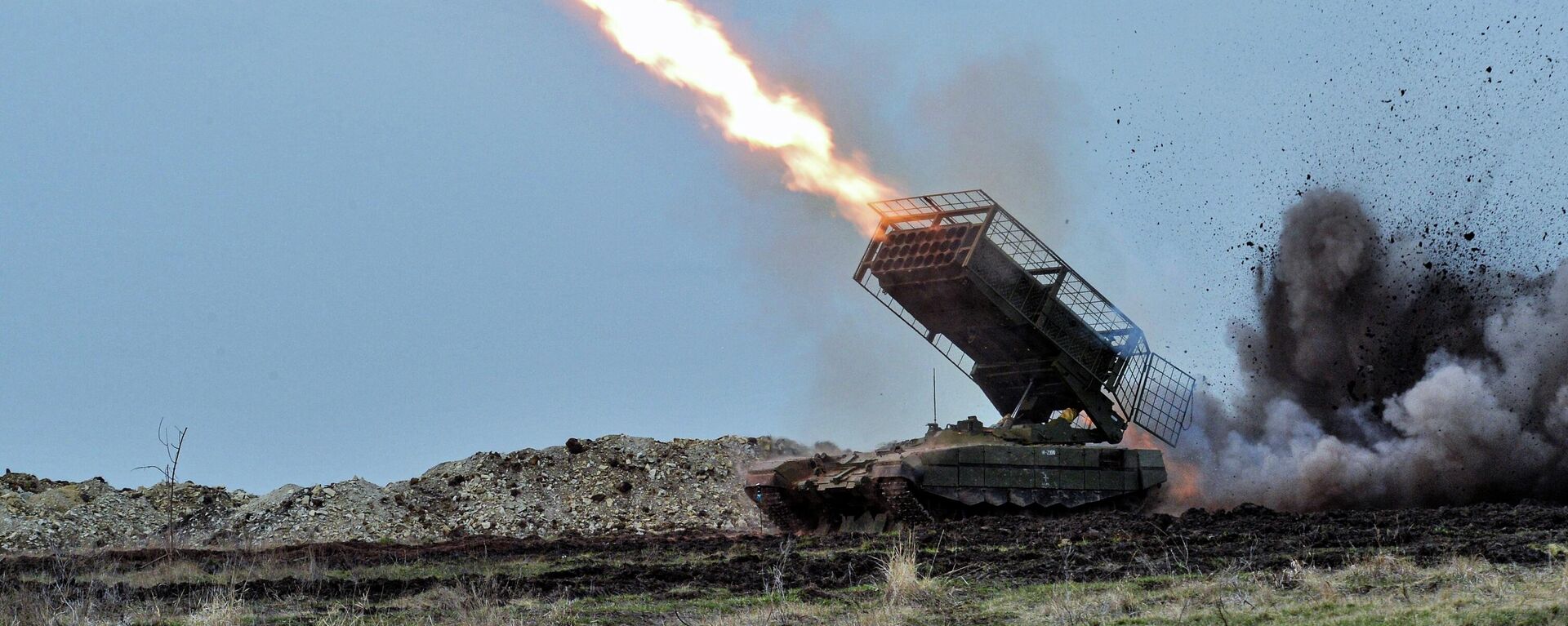 Стрельбы из тяжелых огнеметных систем ТОС-1 и ТОС-2. Архивное фото  - Sputnik Южная Осетия, 1920, 10.02.2026