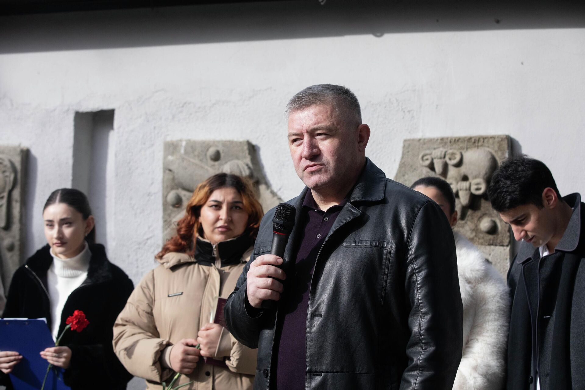 Мероприятие у памятника Пушкину посвященное годовщине гибели поэта - Sputnik Южная Осетия, 1920, 10.02.2026