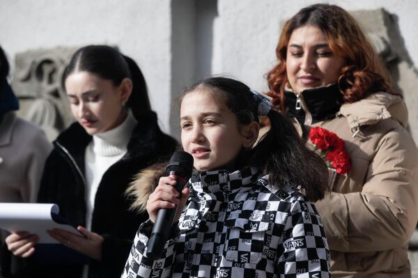 Мероприятие у памятника Пушкину в Цхинвале, посвященное годовщине гибели поэта - Sputnik Южная Осетия