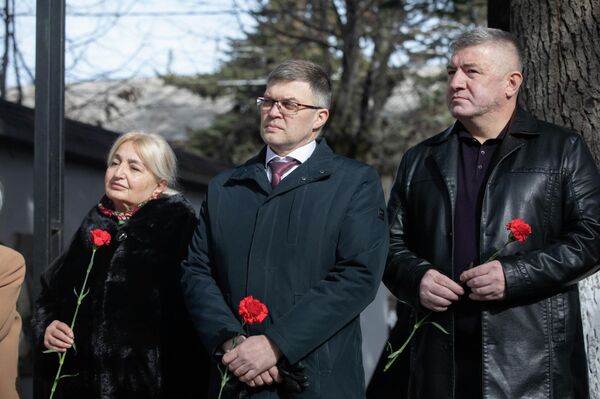 Мероприятие у памятника Пушкину в Цхинвале, посвященное годовщине гибели поэта - Sputnik Южная Осетия