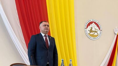 Президент Алан Гаглоев на сессии парламента Южной Осетии 