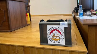 Процедура тайного голосования в парламенте за кандидатуру премьер-министра Южной Осетии