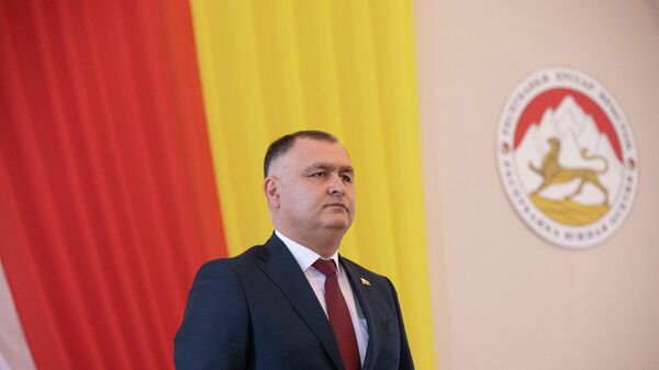 Президент Алан Гаглоев на сессии парламента Южной Осетии  - Sputnik Южная Осетия