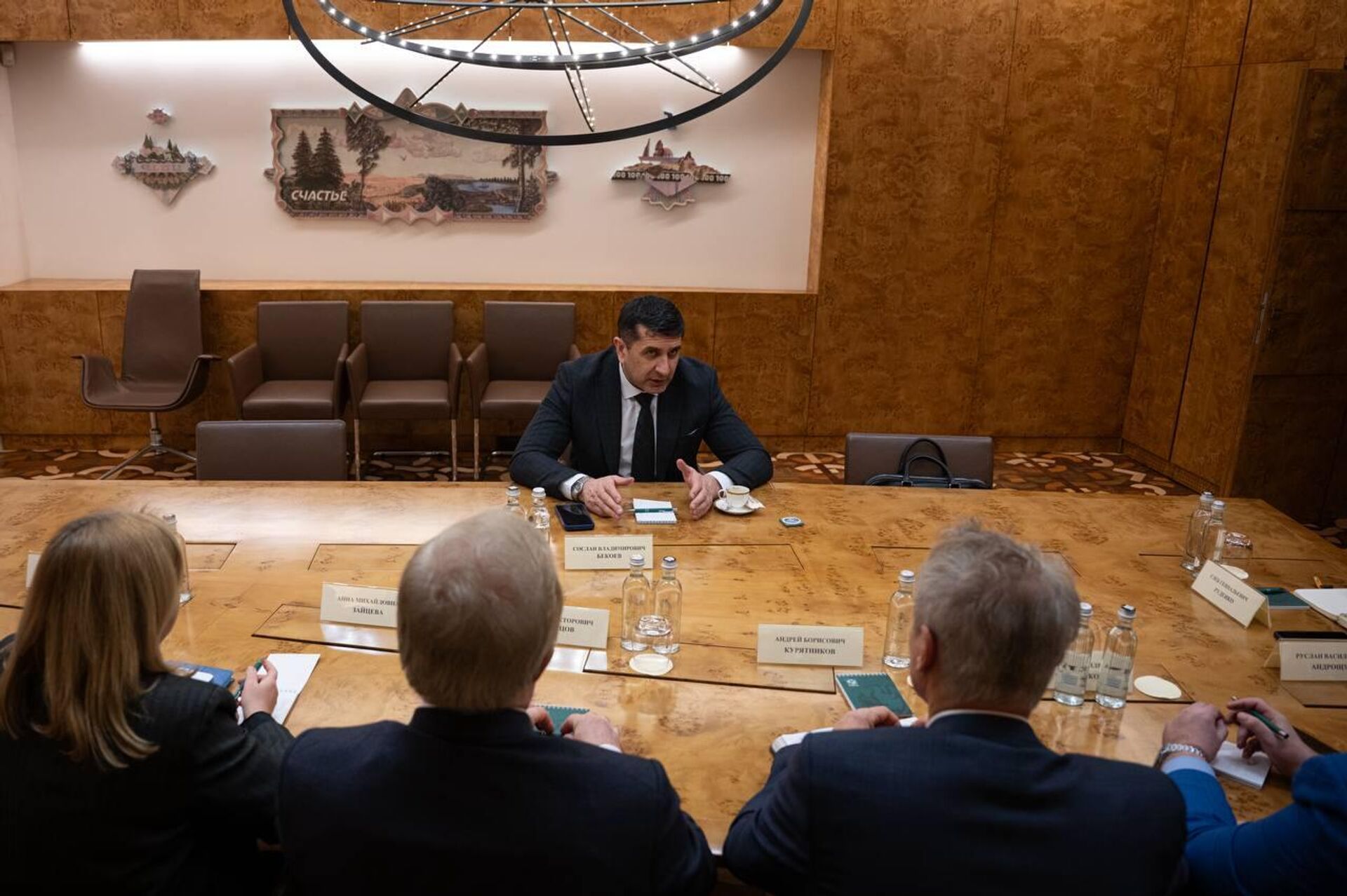 Встреча главы Нацбанка Сослана Бекоева с руководством АО Гознак.  - Sputnik Южная Осетия, 1920, 13.02.2026