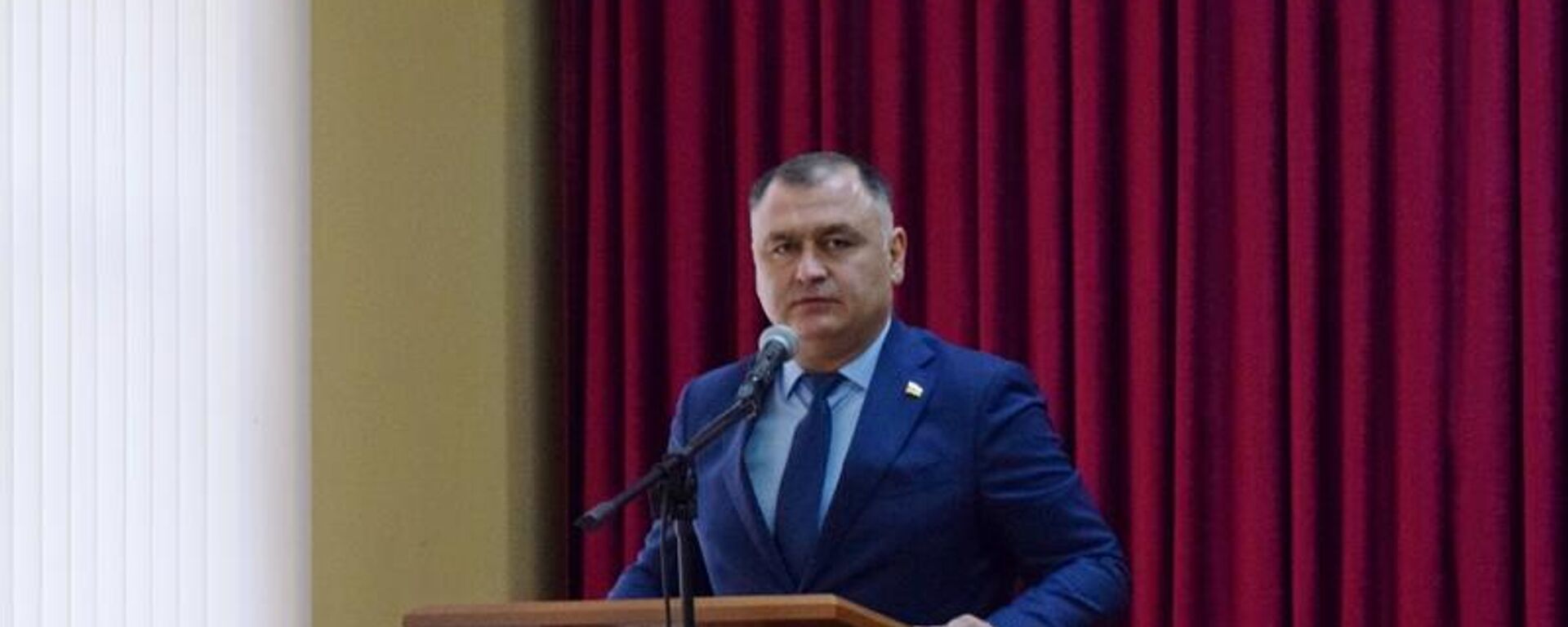 Президент Алан Гаглоев на торжественном собрании в честь 34-летия ОМОН  - Sputnik Южная Осетия, 1920, 14.02.2026