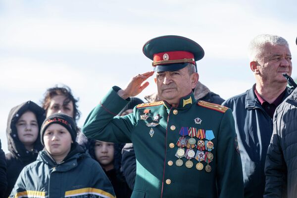 Возложение цветов и венков к памятнику воинам-интернационалистам - Sputnik Южная Осетия