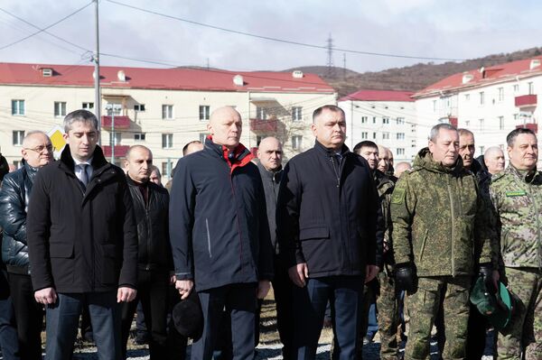 Возложение цветов и венков к памятнику воинам-интернационалистам - Sputnik Южная Осетия