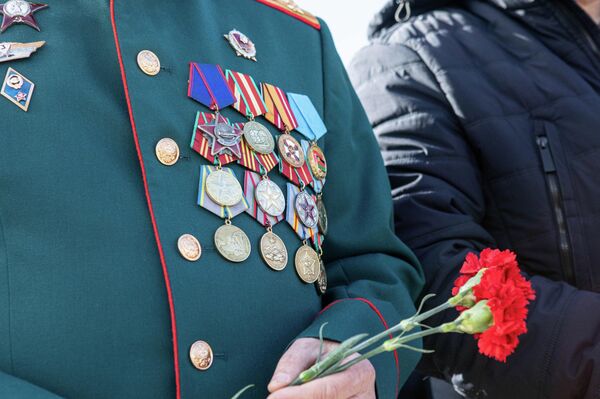 Возложение цветов и венков к памятнику воинам-интернационалистам - Sputnik Южная Осетия