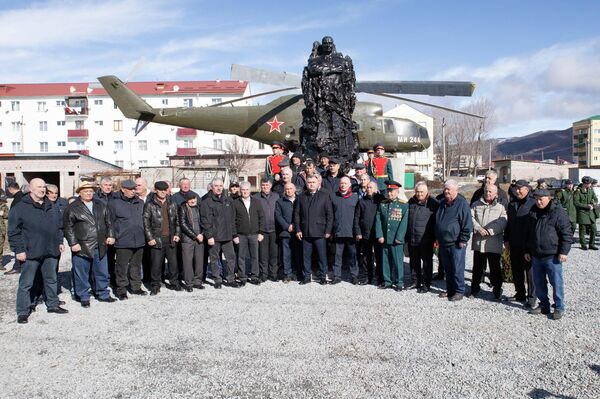 Возложение цветов и венков к памятнику воинам-интернационалистам - Sputnik Южная Осетия