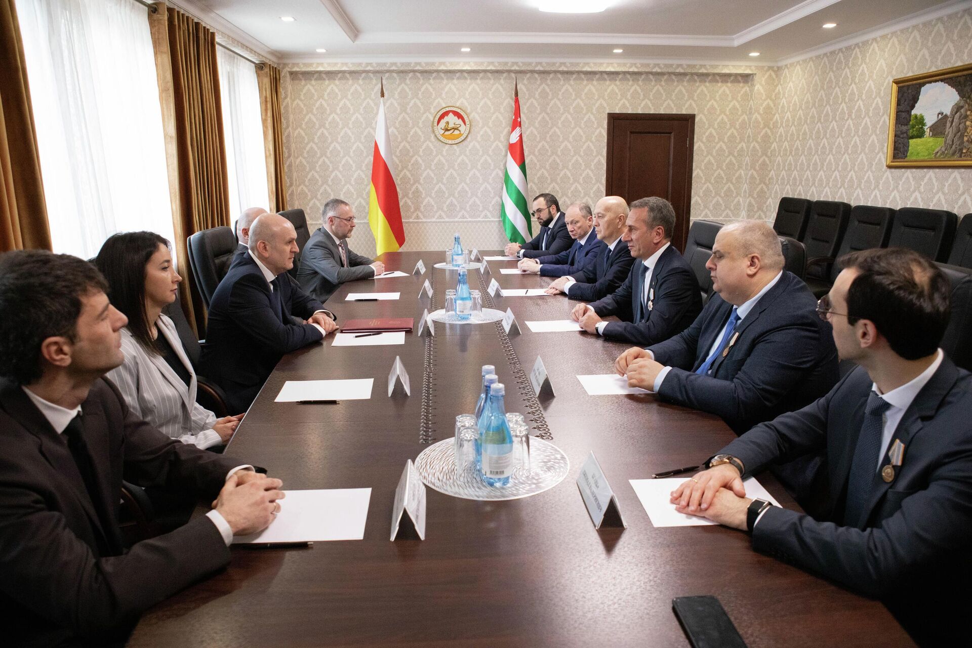 Подписание Плана консультаций между МИД РЮО и МИД Абхазии на 2026-2027 гг - Sputnik Хуссар Ирыстон, 1920, 17.02.2026