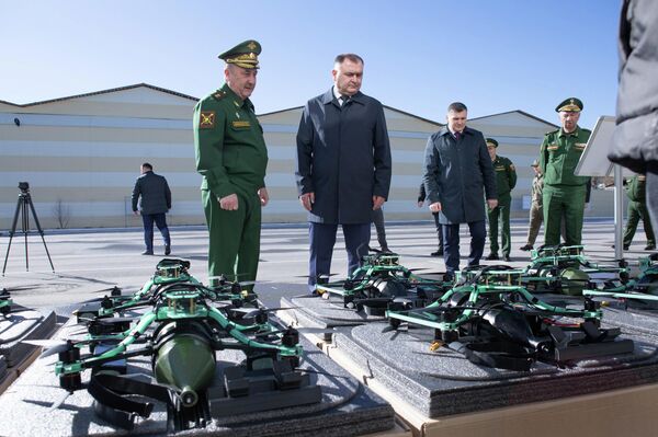 Президент Алан Гаглоев передал Министерству обороны РЮО партию современных дронов Президент Алан Гаглоев передал Министерству обороны РЮО партию современных дронов - Sputnik Южная Осетия