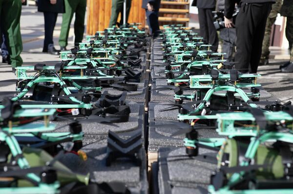 Президент Алан Гаглоев передал Министерству обороны РЮО партию современных дронов Президент Алан Гаглоев передал Министерству обороны РЮО партию современных дронов - Sputnik Южная Осетия