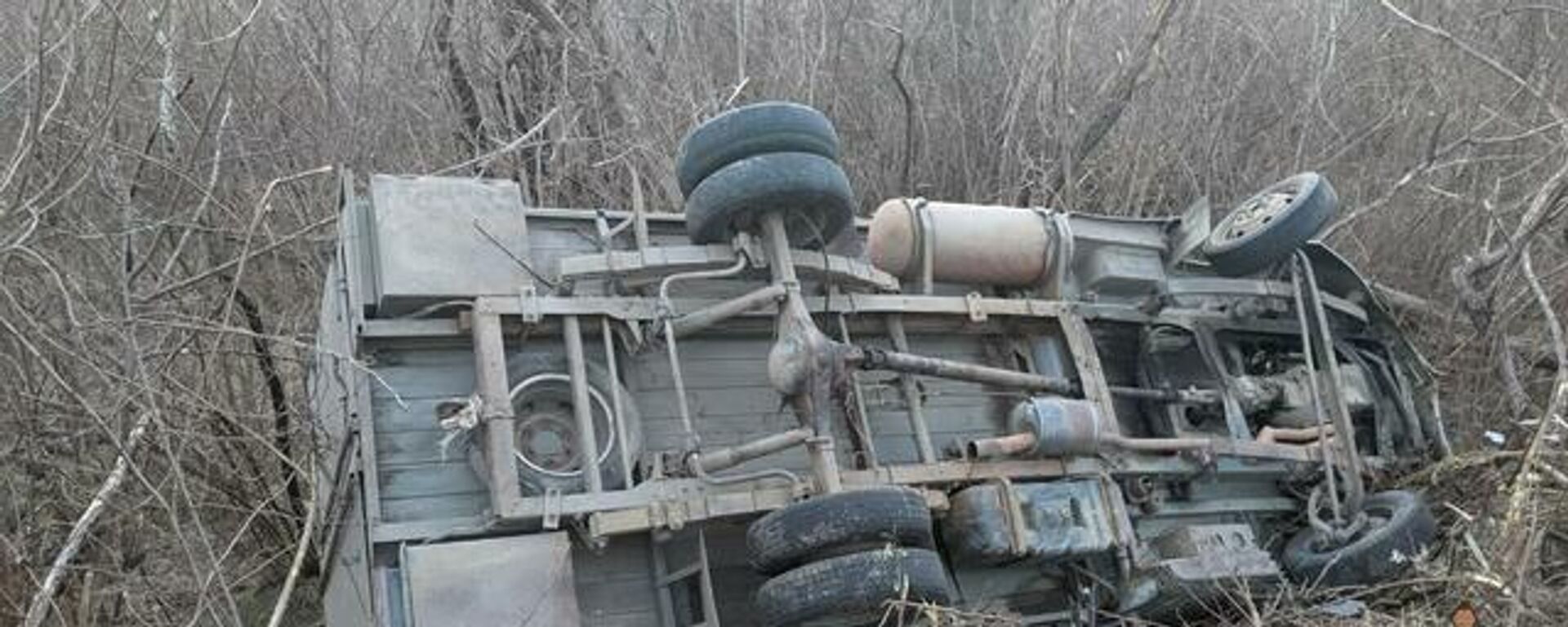 Газель опрокинулась в кювет в Знаурском районе - Sputnik Южная Осетия, 1920, 21.02.2026